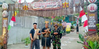 Tokoh masyarakat RT 01, RW 11, Perumahan Ambar Tanjungsari Residence yang menirukan sosok Kabayan, Kepala Suku di Papua dan Anggota TNI