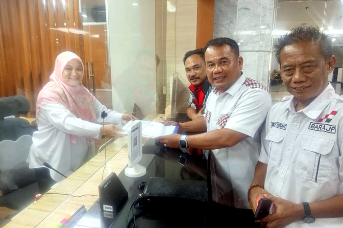 Sekretaris Jenderal (Sekjen) BaraJP, Boy Nababan, didampingi Wasekjen DPP BaraJP Jonny Sirait, Wakil Ketua Umum Yoghie Try Wardhana