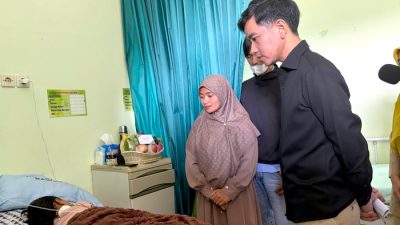 Wakil Presiden Republik Indonesia (Wapres RI), Gibran Rakabuming menjenguk salah satu korban dugaan keracunan makanan di Kecamatan Bawang, Kabupaten Batang