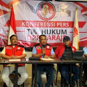 Pengurus DPP BaraJP, Jonny Sirait (Wasekjen), Yogie T. Wardana (Waketum), Manampin Siregar (Waketum) dan Franly Seption (Bidang Hukum DPP BaraJP) saat menggelar konferensi pers terkait Permohonan PHPU Nomor 01/PHPU.PRES-XXIV/2026