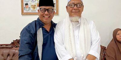 Prof. Dr. Tgk. M. Adli Abdullah, S.H., M.Cl., Ph.D., (kiri) bersama tokoh ulama