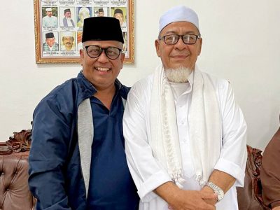 Prof. Dr. Tgk. M. Adli Abdullah, S.H., M.Cl., Ph.D., (kiri) bersama tokoh ulama