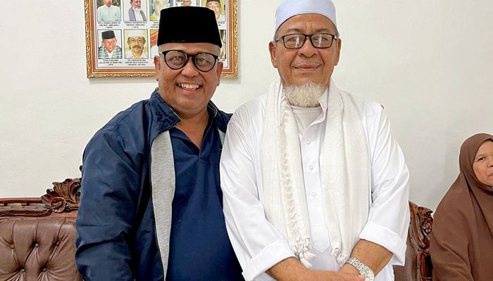 Prof. Dr. Tgk. M. Adli Abdullah, S.H., M.Cl., Ph.D., (kiri) bersama tokoh ulama