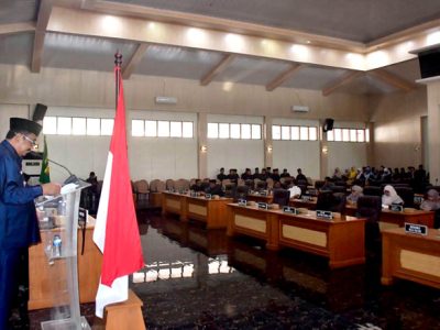 Asep Japar Sampaikan Jawaban Atas Pandum Fraksi-fraksi DPRD Terhadap Nota Pengantar Bupati