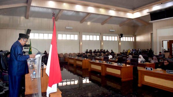 Asep Japar Sampaikan Jawaban Atas Pandum Fraksi-fraksi DPRD Terhadap Nota Pengantar Bupati
