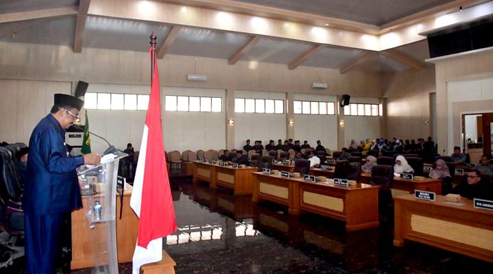 Asep Japar Sampaikan Jawaban Atas Pandum Fraksi-fraksi DPRD Terhadap Nota Pengantar Bupati