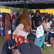 5.840 Masyarakat Kecamatan Juli Mendapat Bantuan Pangan