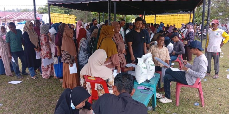 5.840 Masyarakat Kecamatan Juli Mendapat Bantuan Pangan