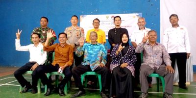 Foto bersama para Bakal Calon Kepala Desa Raharja usai penetapan nomor urut