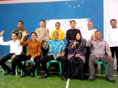 Foto bersama para Bakal Calon Kepala Desa Raharja usai penetapan nomor urut