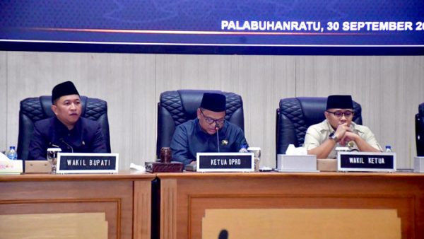 Wabup Sukabumi Sampaikan Nota Pengantar Bupati atas Raperda Tentang APBD Tahun Anggaran 2027