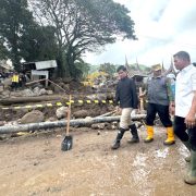 Wapres RI, Gibran Rakabuming melihat langsung proses penanganan bencana. Dukungan pemerintah nyata dan terasa langsung dengan pengerahan berbagai alat berat untuk mempercepat proses penanganan bencana