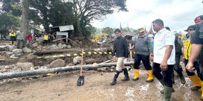 Wapres RI, Gibran Rakabuming melihat langsung proses penanganan bencana. Dukungan pemerintah nyata dan terasa langsung dengan pengerahan berbagai alat berat untuk mempercepat proses penanganan bencana