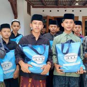 Wujud Kepedulian Wapres Gibran, 300 Paket Sembako Disalurkan untuk Santri di Kebumen