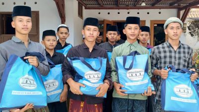 Wujud Kepedulian Wapres Gibran, 300 Paket Sembako Disalurkan untuk Santri di Kebumen