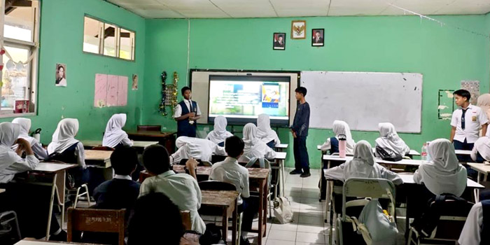 Ogest, Siswa SMPN 1 Leuwiliang Jadi Guru Jurnalistik