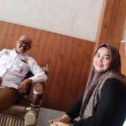Baju putih, Kades Awaludin Ma'rifatullah, tengah Teh Nci dan Yeyet saat melakukan silaturahmi di Kantor Desa Bojong Jengkol, Kecamatan Ciampea, Kabupaten Bogor.