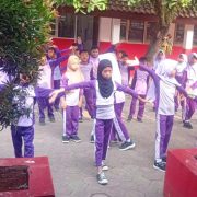 Budayakan Hidup Sehat, SDN Cicadas 05 Gunung Putri Gelar Senam Rutin