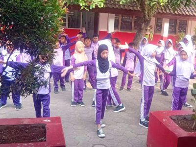 Budayakan Hidup Sehat, SDN Cicadas 05 Gunung Putri Gelar Senam Rutin