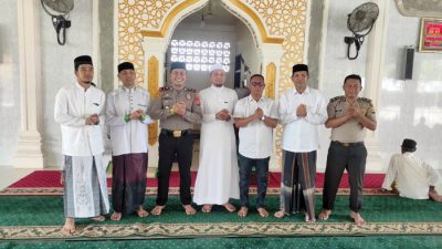 Kapolsek Jangka Bersama Personel Shalat Jumat Keliling di Masjid An-Nur Gampong Jangka Alue U