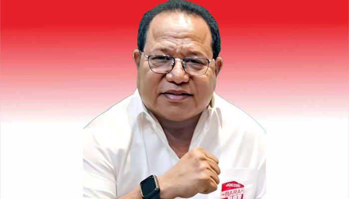 Ketua Umum DPP Barisan Relawan Jalan Perubahan (BaraJP), Willem Frans Ansanay (tengah)
